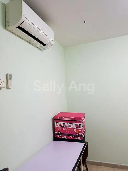 Common Room (HDB) for Rent in  230 Pending Road - Image 3